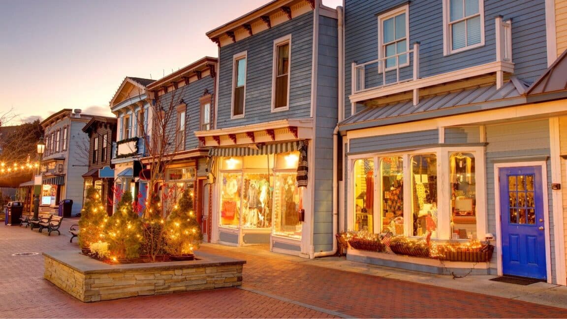 shops in cape may new jersey decorated for the holiday season